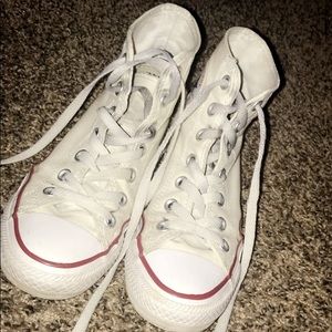 Size 5 girl's converse. USED!